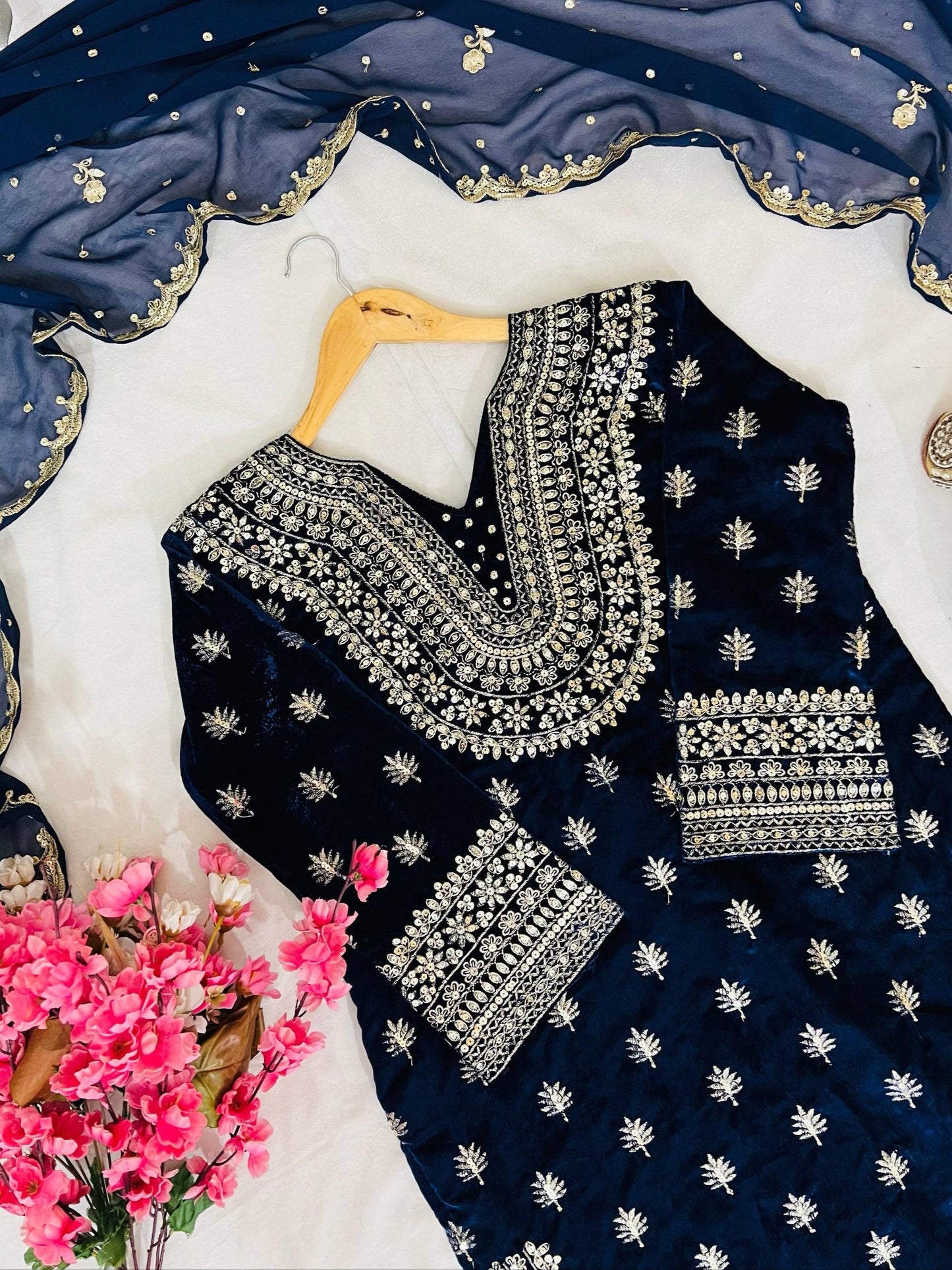 Lc 1409- Two tone blue colour velvet suit