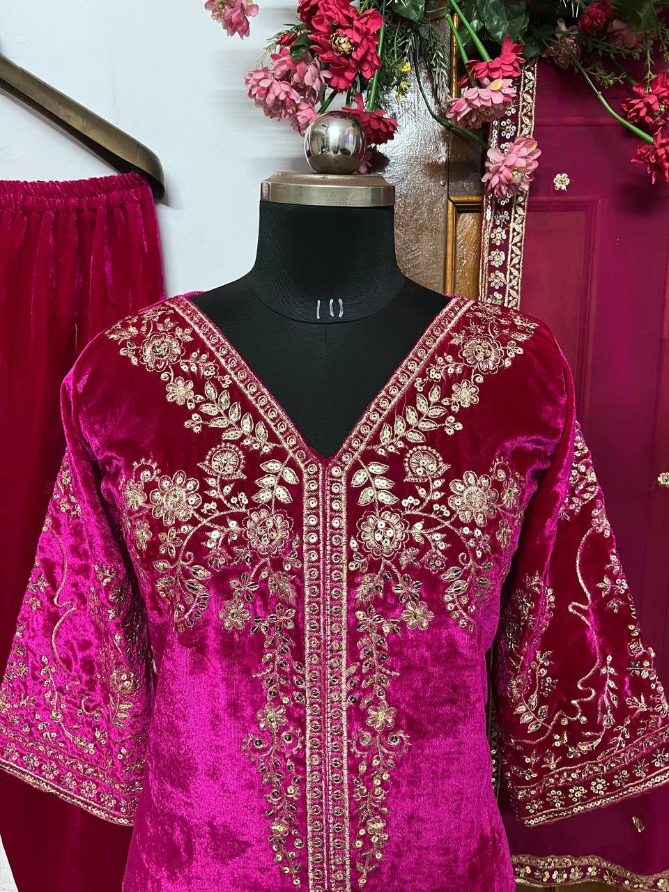 Lc 1322- beautiful pink velvet suit