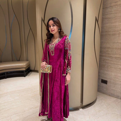 Lc 1419 beautiful ranipink velvet suit