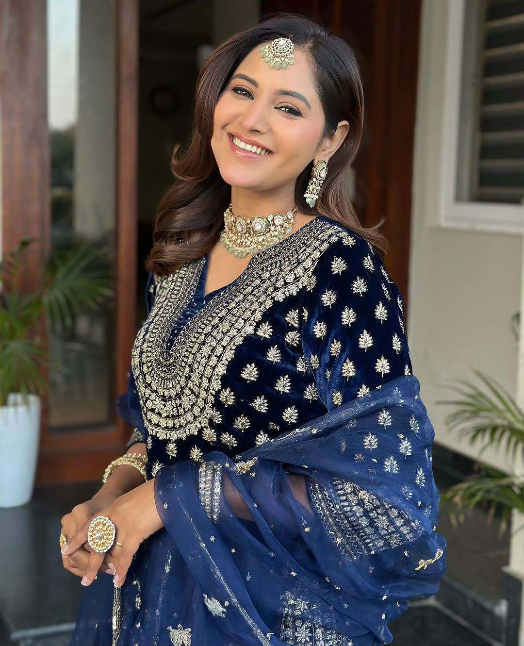 Lc 1409- Two tone blue colour velvet suit