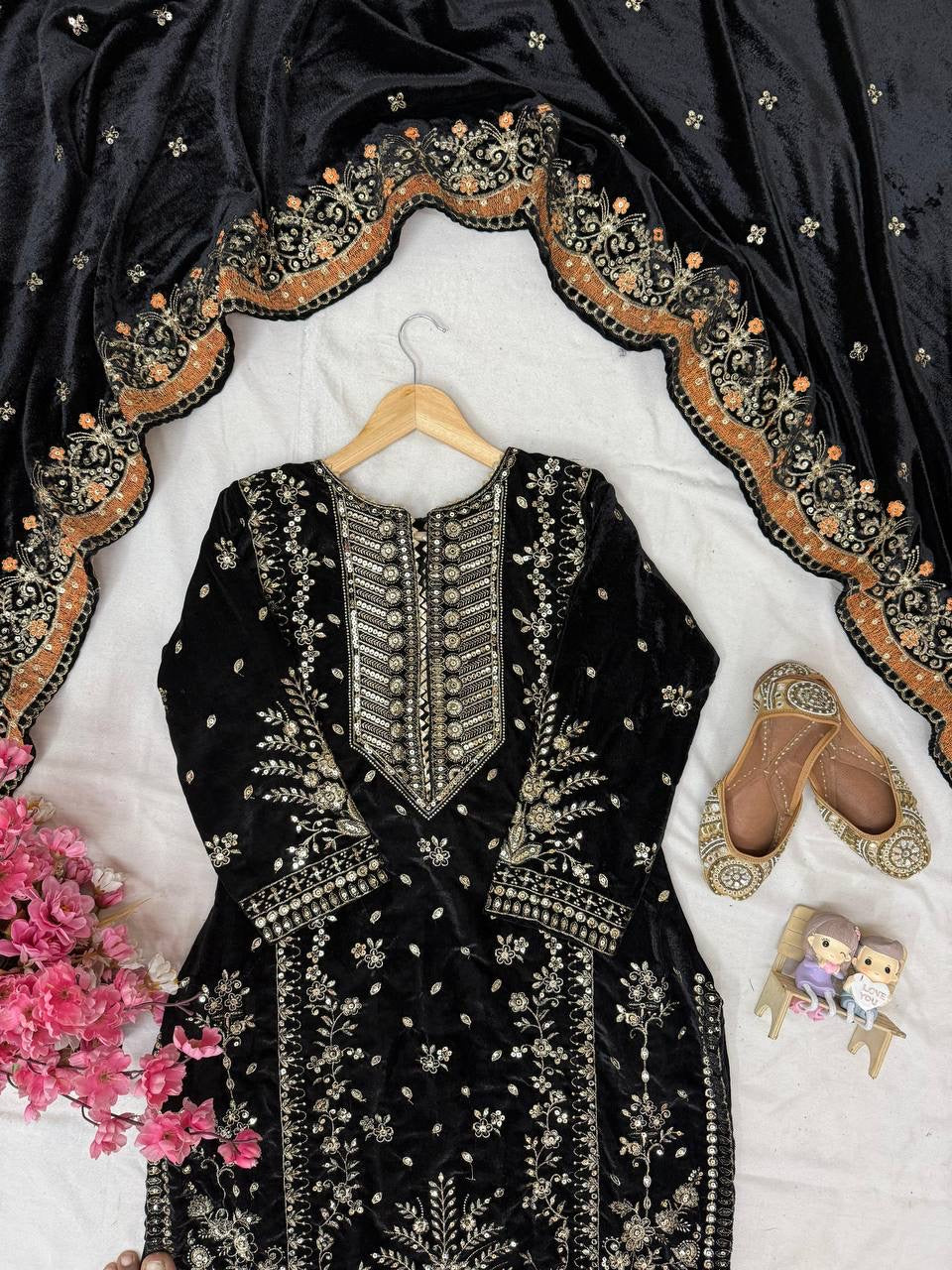 Lc 1415- heavy embroidery velvet suit