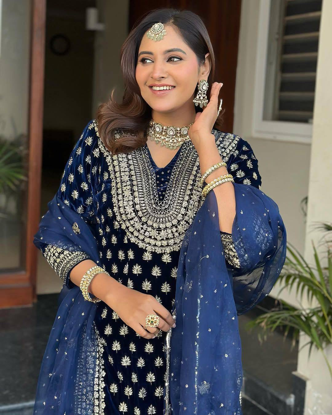 Lc 1409- Two tone blue colour velvet suit