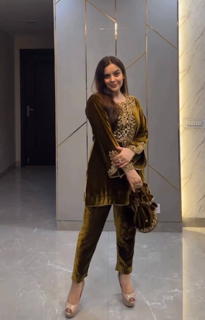 Srk 5104- partywear look velvet cord set