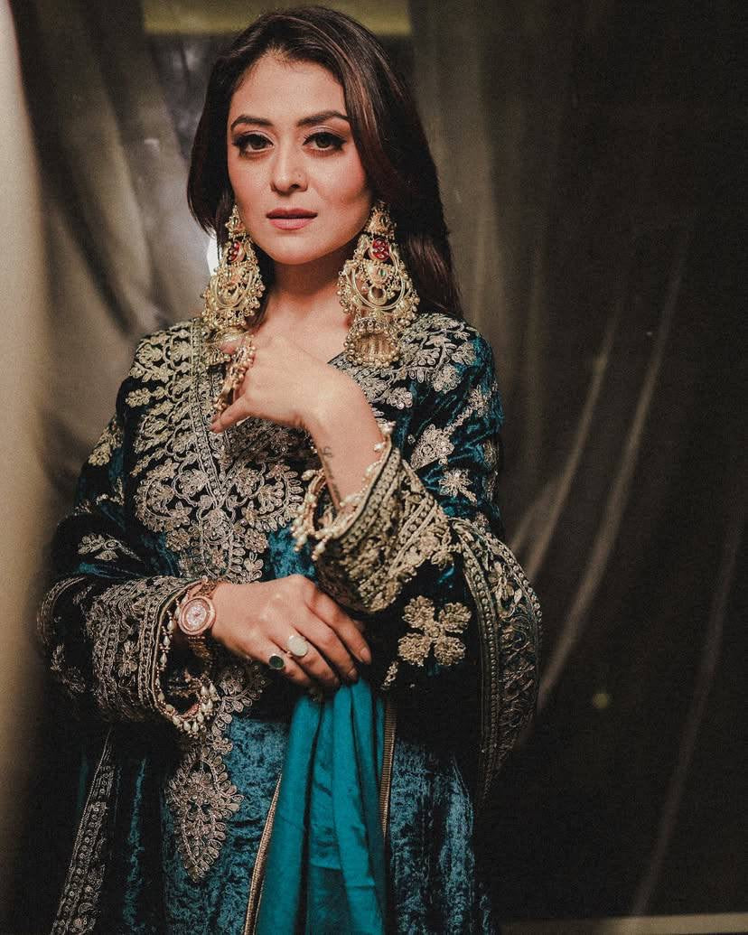 Lc 1333- velvet rama colour suit with embroidery work