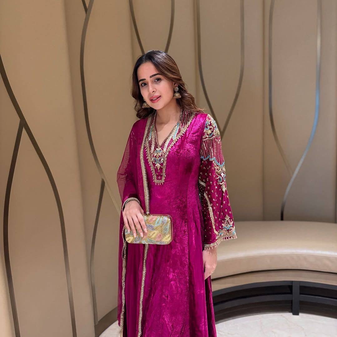 Lc 1419 beautiful ranipink velvet suit