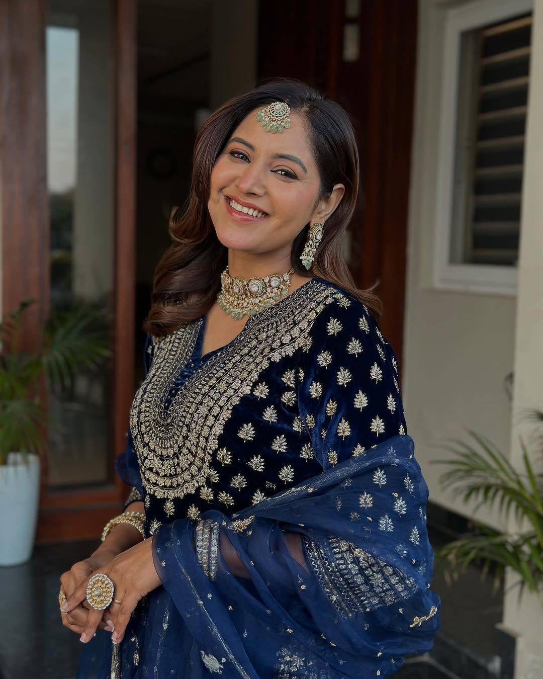 Lc 1409- Two tone blue colour velvet suit