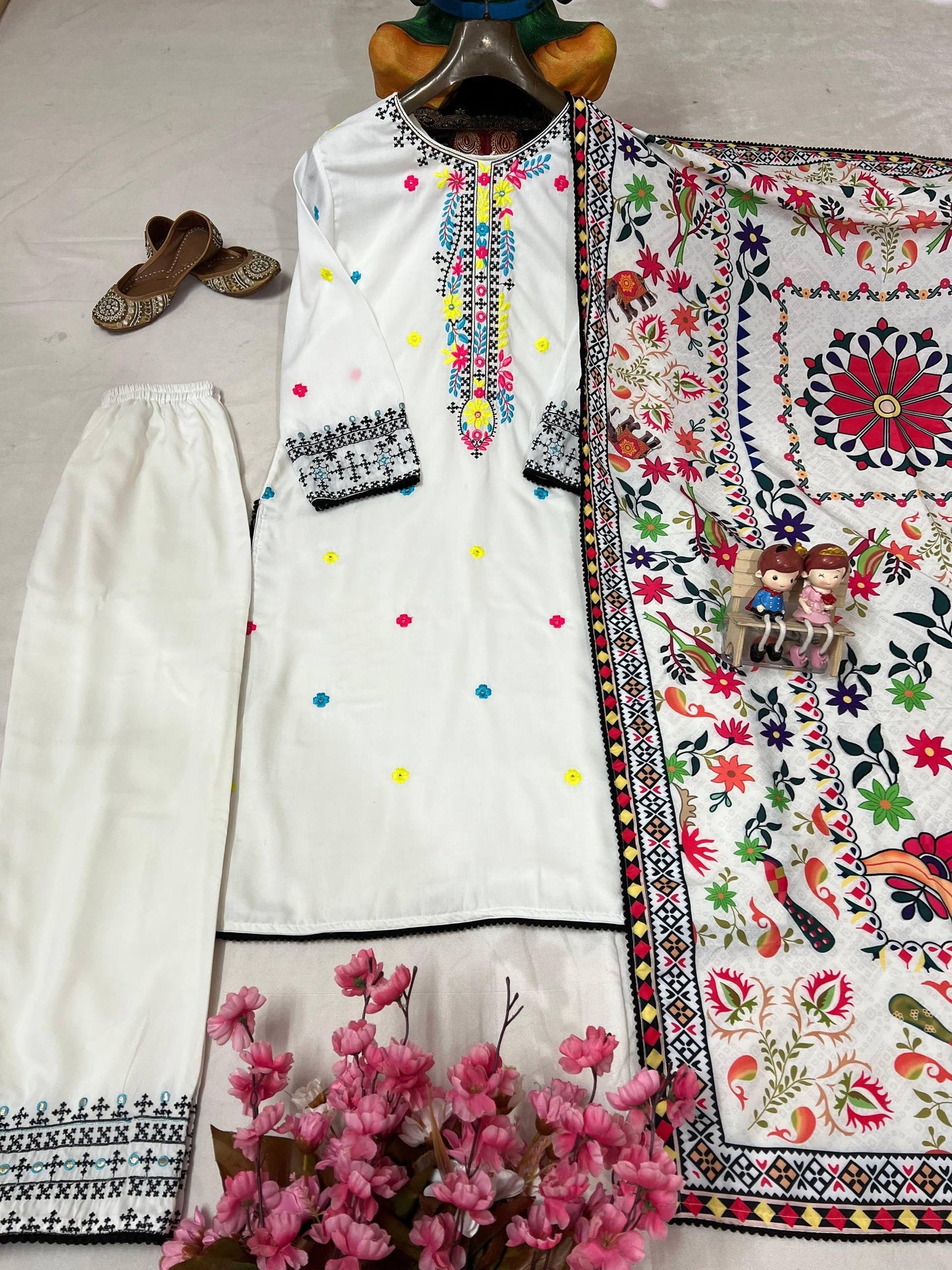 Muslin Cotton Kurti Pant Set with Thread Zari Embroidery - LC 1383