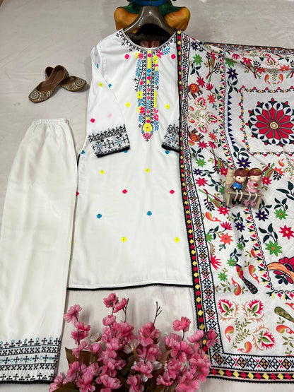 Muslin Cotton Kurti Pant Set with Thread Zari Embroidery - LC 1383