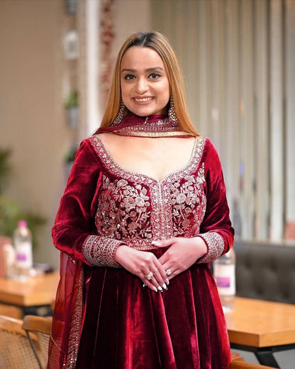 Lc 1187- beautiful velvet gown