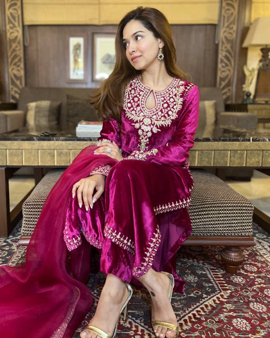 Lc 1146- beautiful rani pink velvet suit