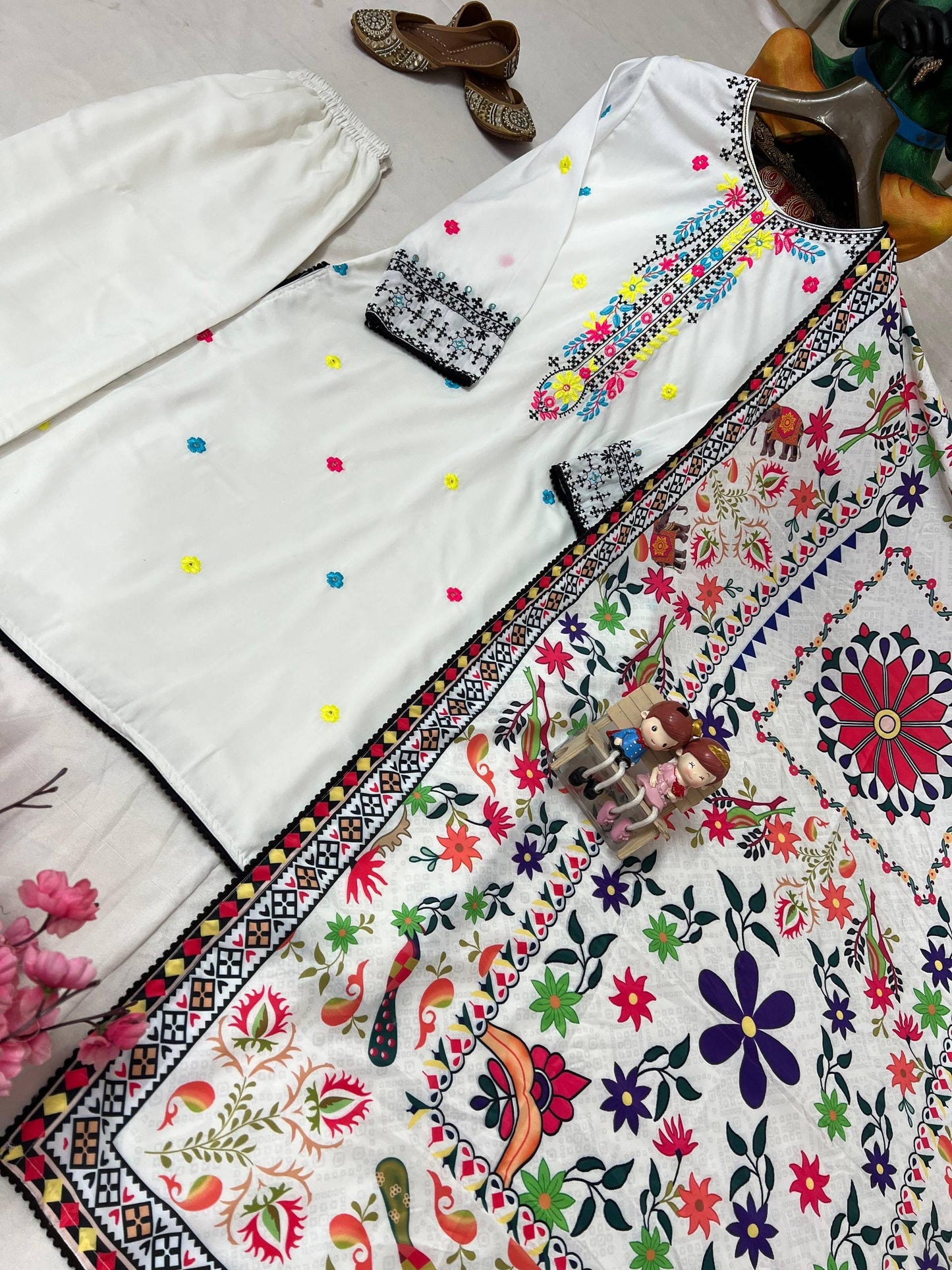 Muslin Cotton Kurti Pant Set with Thread Zari Embroidery - LC 1383