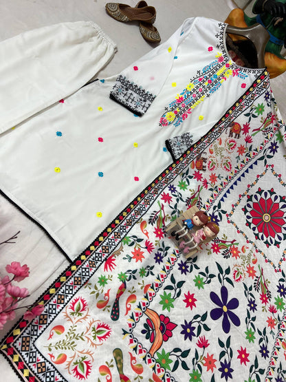 Muslin Cotton Kurti Pant Set with Thread Zari Embroidery - LC 1383