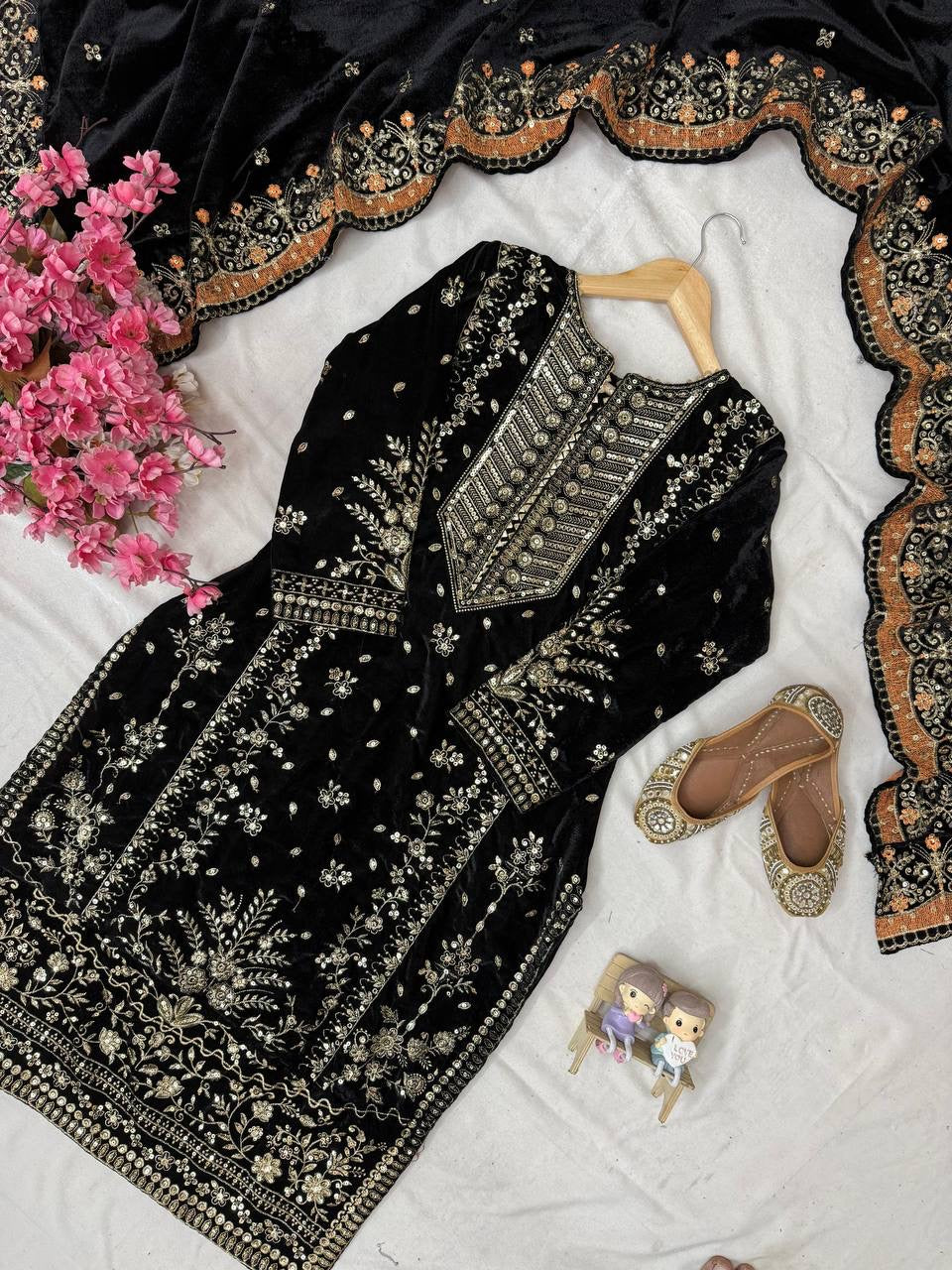 Lc 1415- heavy embroidery velvet suit