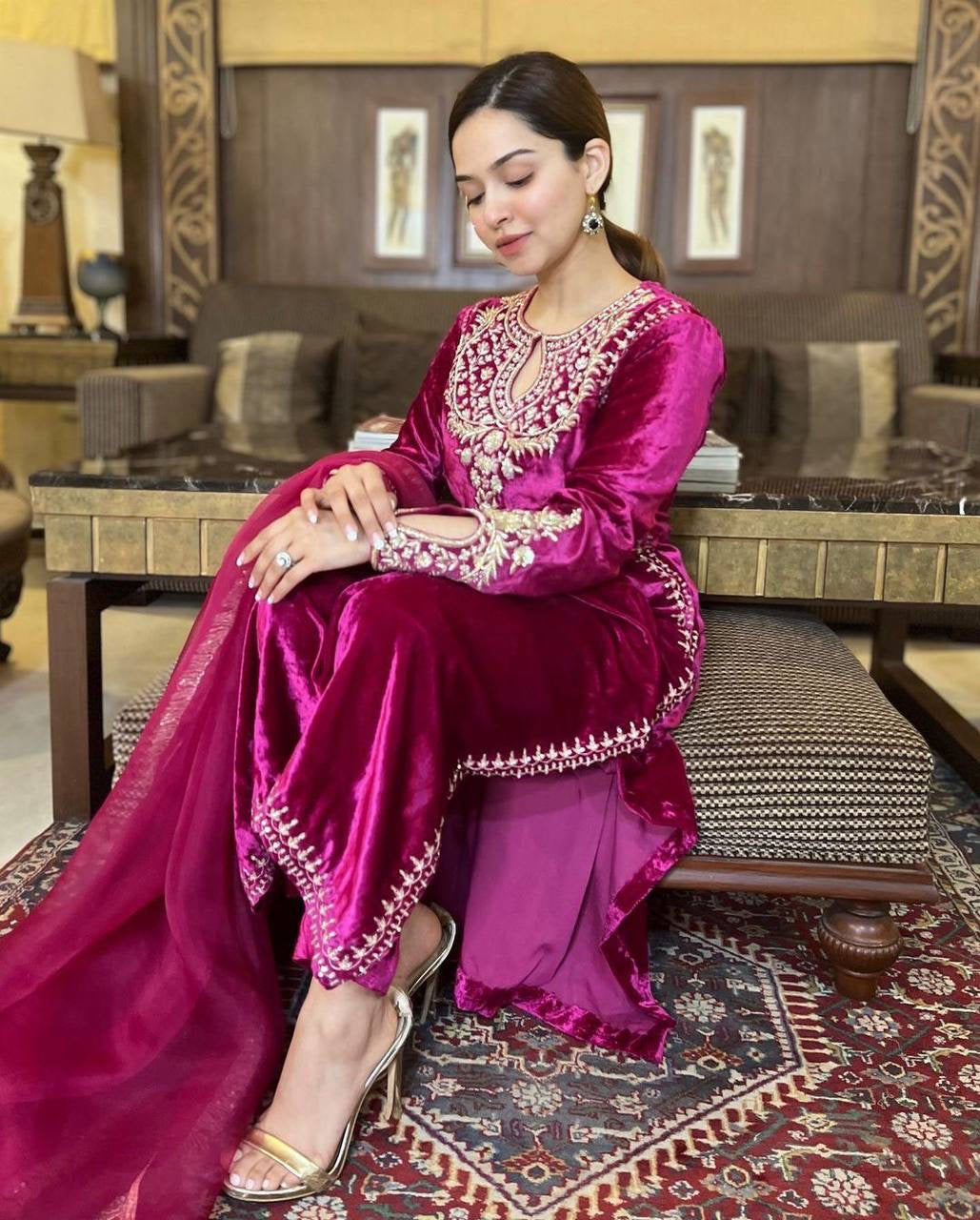 Lc 1146- beautiful rani pink velvet suit