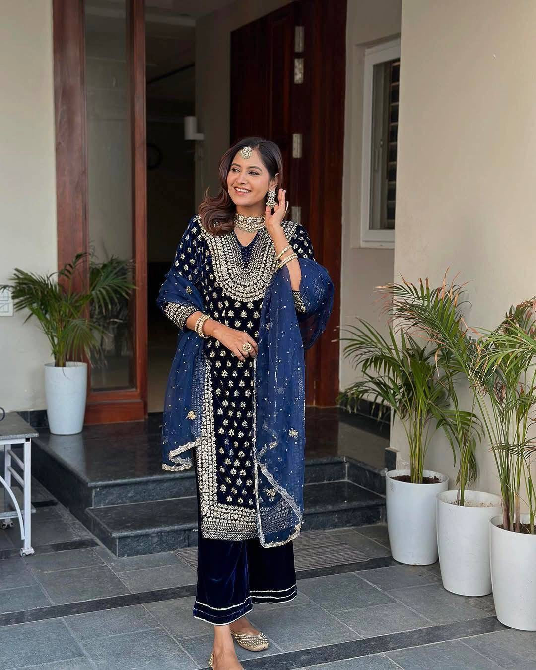 Lc 1409- Two tone blue colour velvet suit