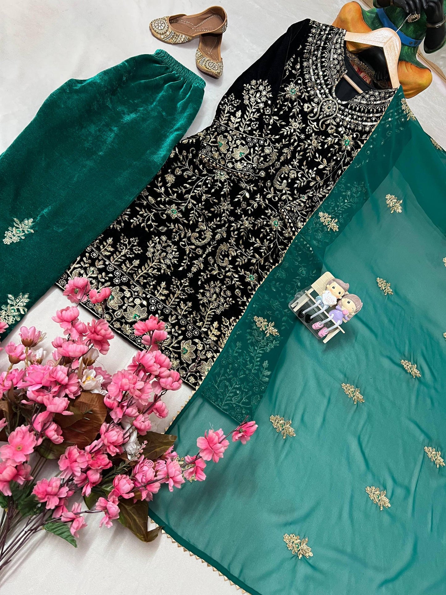 Lc 1412- heavy embroidery velvet suit😍