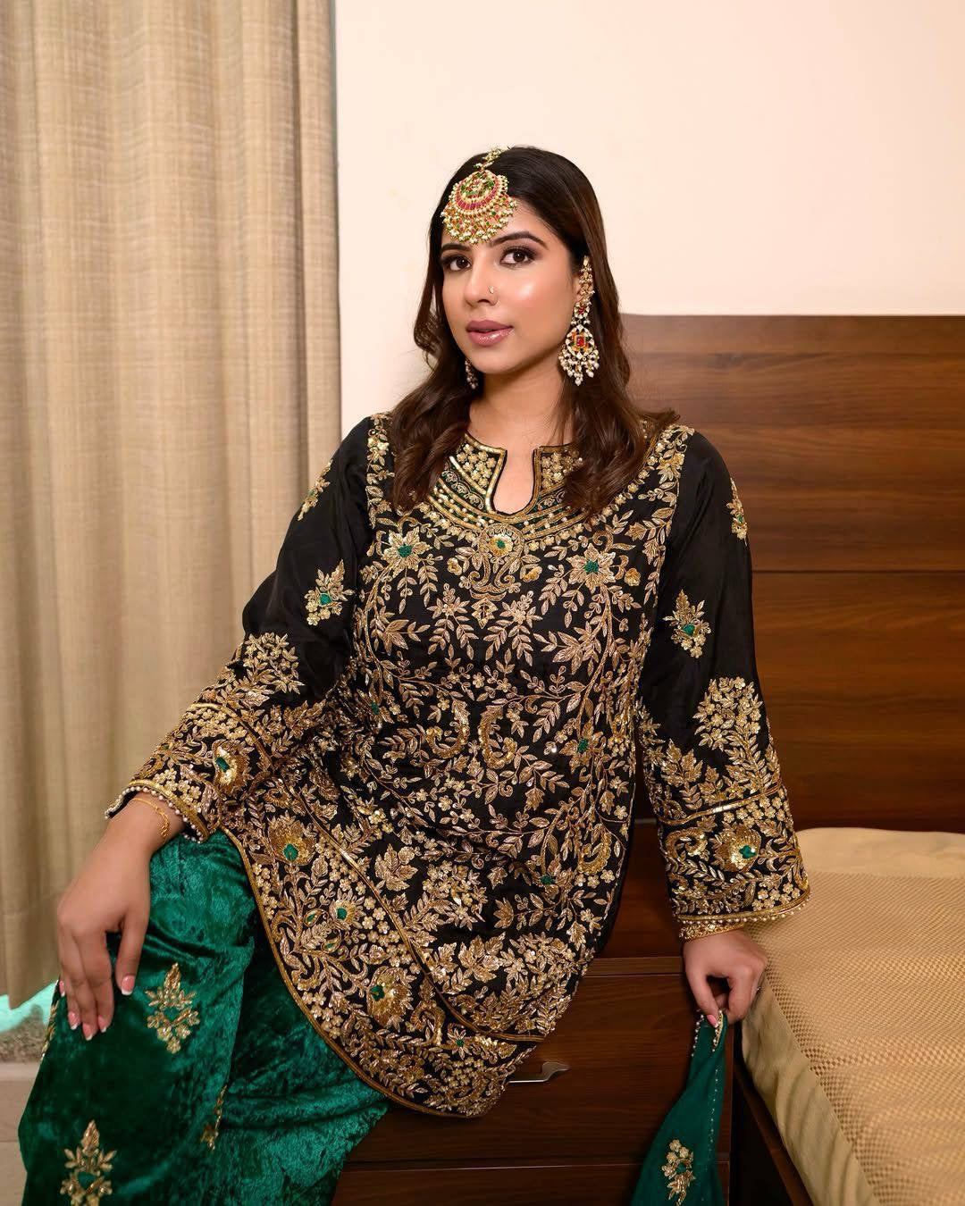 Lc 1412- heavy embroidery velvet suit😍