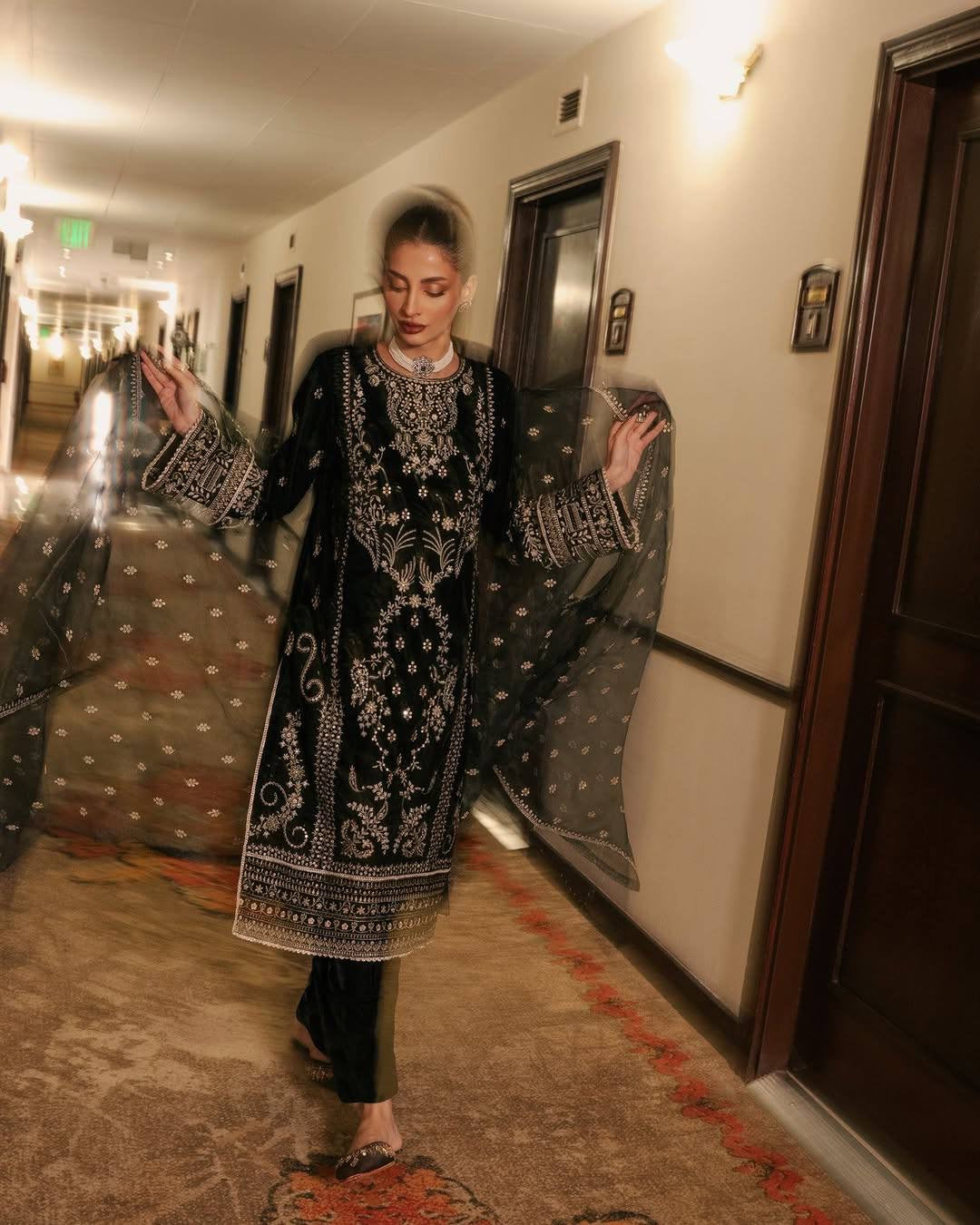 Lc 1389- black velvet suit with heavy embroidery work 😍