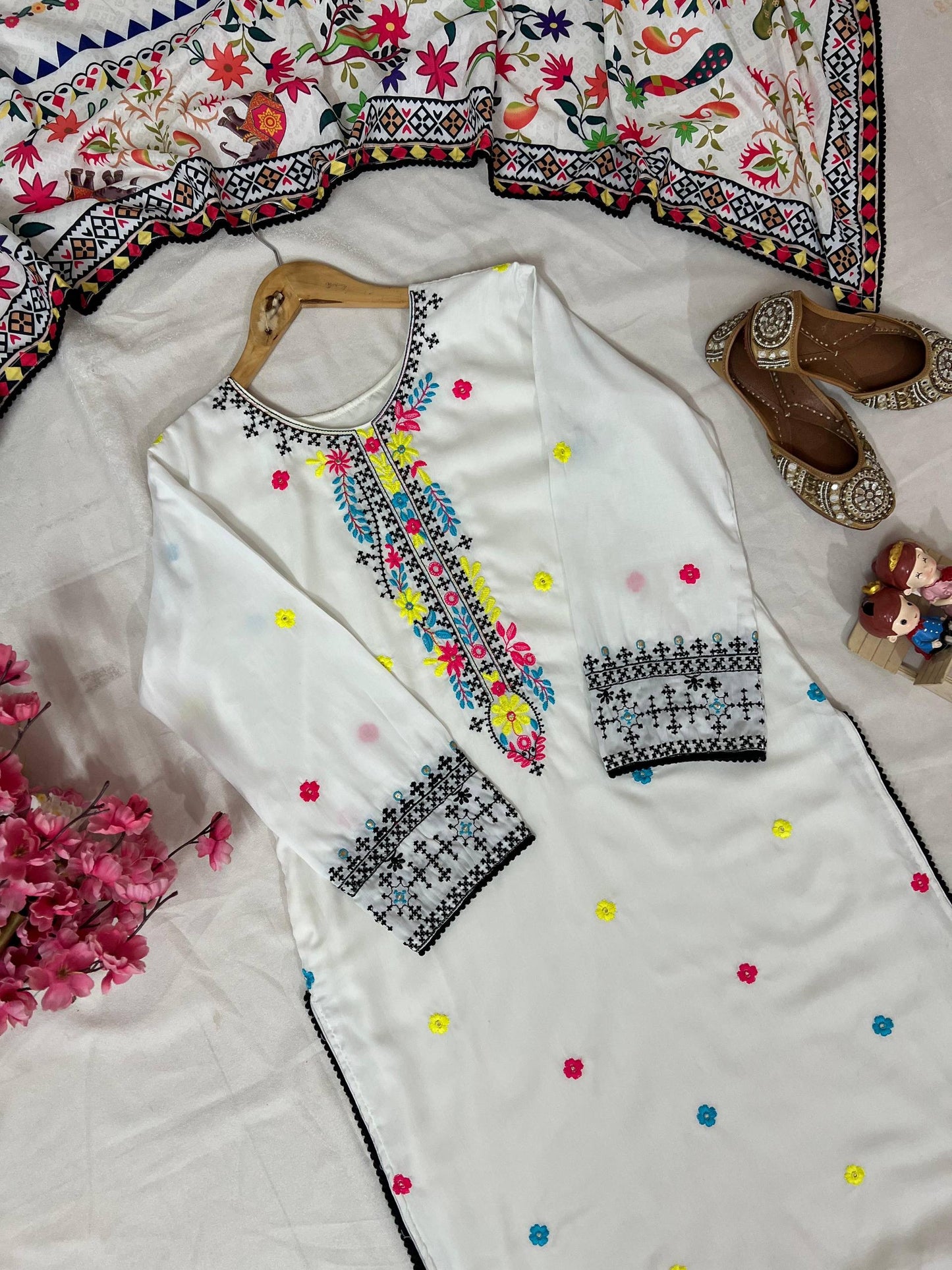 Muslin Cotton Kurti Pant Set with Thread Zari Embroidery - LC 1383